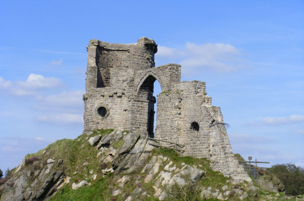 An image of the ruins of Mow Cop Castle, a listed building.