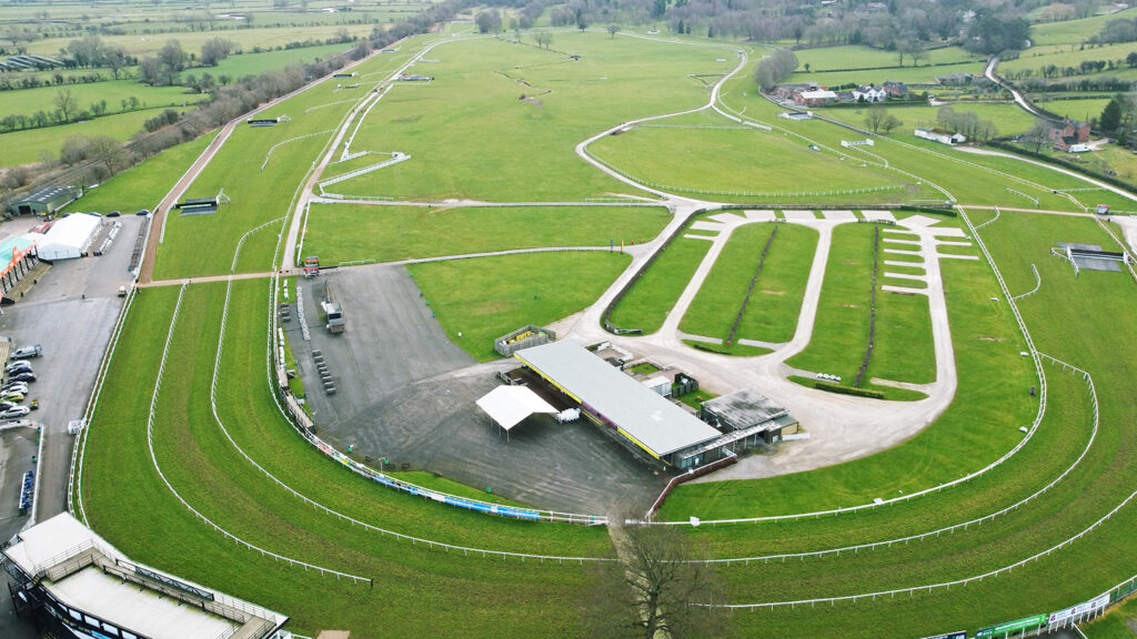 Aerial view of the Uttoxeter racecourse. The whole track can be seen clearly.